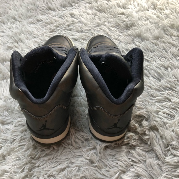 Youth  Air Jordan 5 Retro PREM 'Heiress Camo' Sneakers [919710 030] - Picture 4 of 6